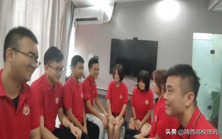 陕财职院“不忘初心忆延安”党史学习教育实践队参观枣园革命旧址