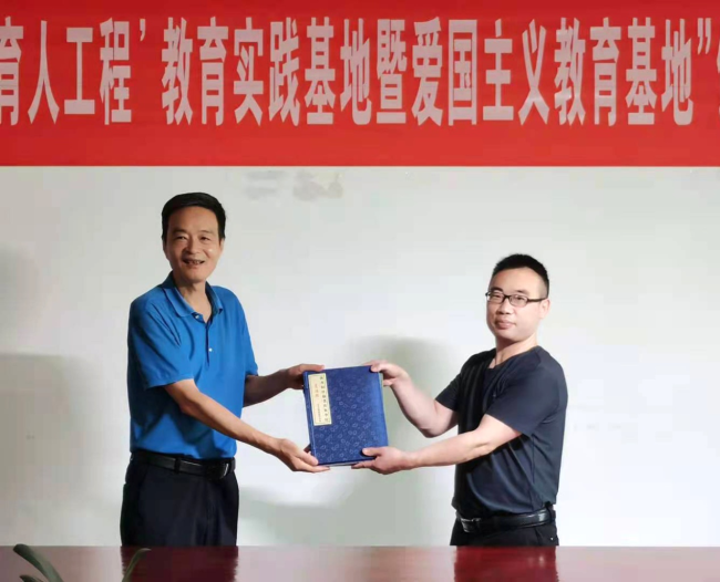 陕西财经职业技术学院与镇巴县博物馆签订共建“厚德育人工程”教育实践基地暨爱国主义教育基地协议 陕西财经职业技术学院与镇巴县博物馆签订共建“厚德育人工程”教育实践基地暨爱国主义教育基地协议