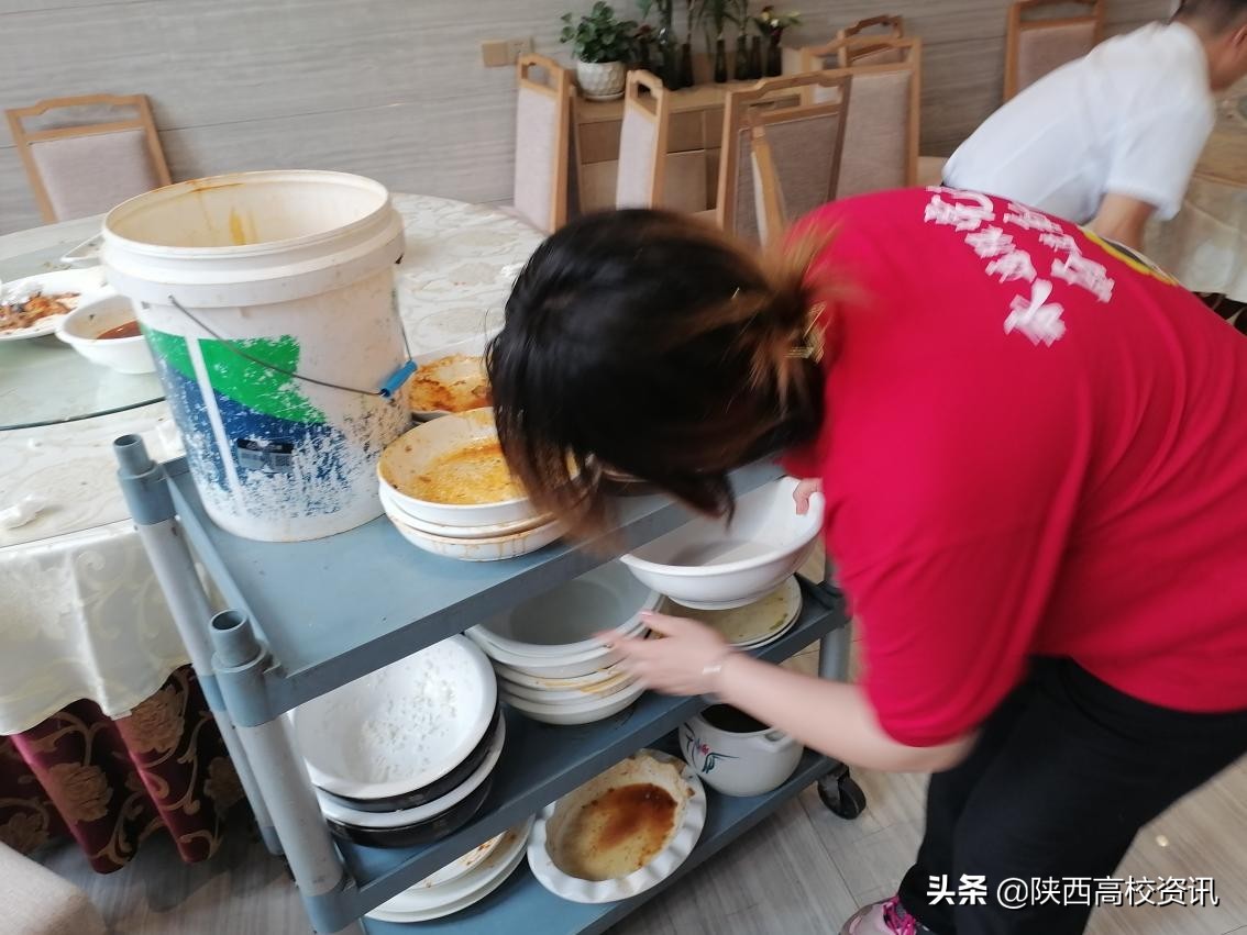 陕财职院“碧峪秦岭”环境保护调研组在城固县进行社会实践活动