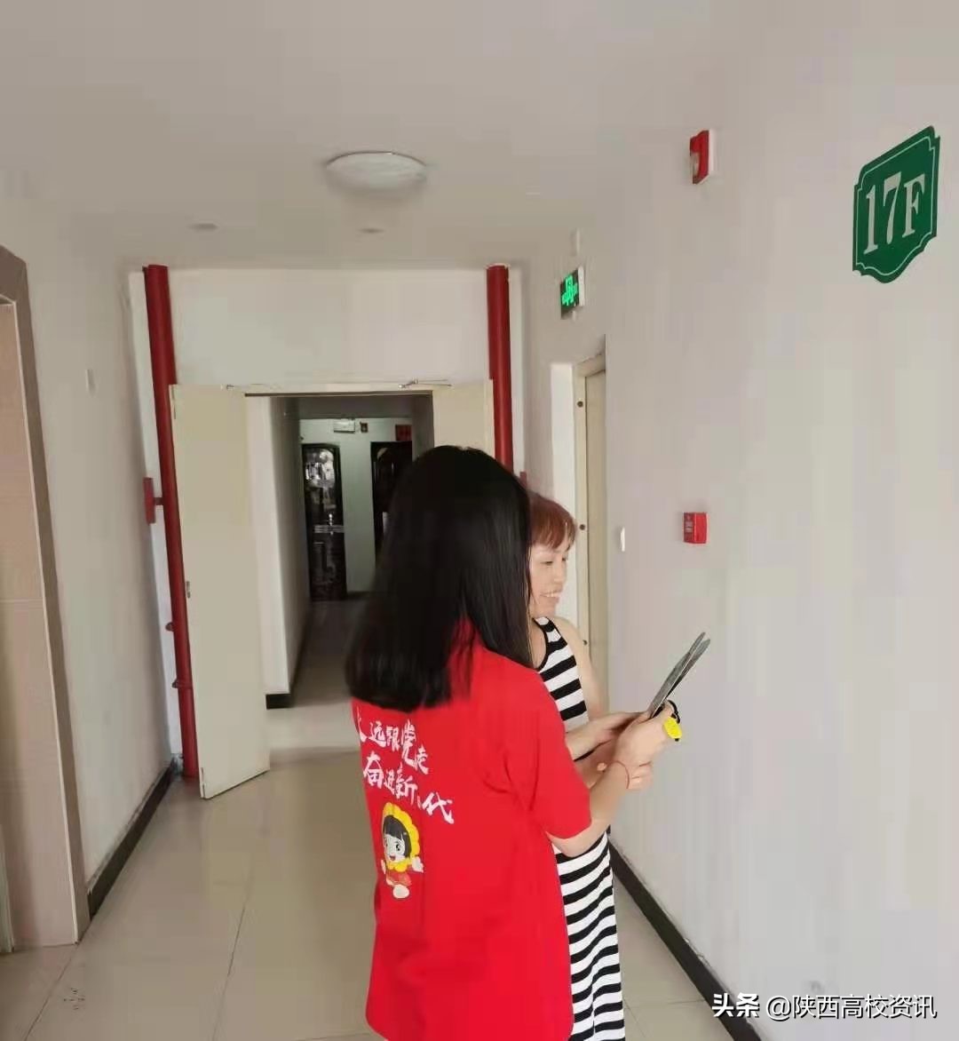 陕财职院“忆红色岁月党史调研团”走进社区开展党史教育宣传